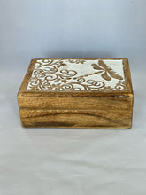 Load image into Gallery viewer, Wood Lined Box Carved/ Dragonfly
