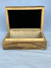 Load image into Gallery viewer, Wood Lined Box Carved/ Dragonfly
